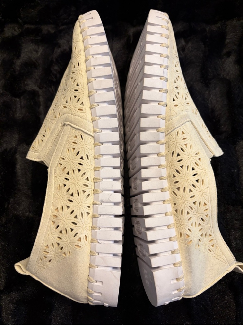 Ilse Jacobsen Cream Slip-On Sneakers - Picture 3 of 9